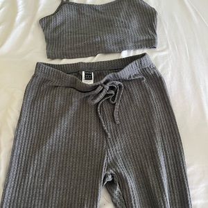 Selling a two piece SHEIN cami top with leggings